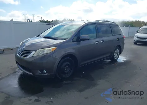 2011 Toyota Sienna Xle V6 Auto Access Seat z USA, uszkodzony, nr VIN 5TDYK3DC0BS053414